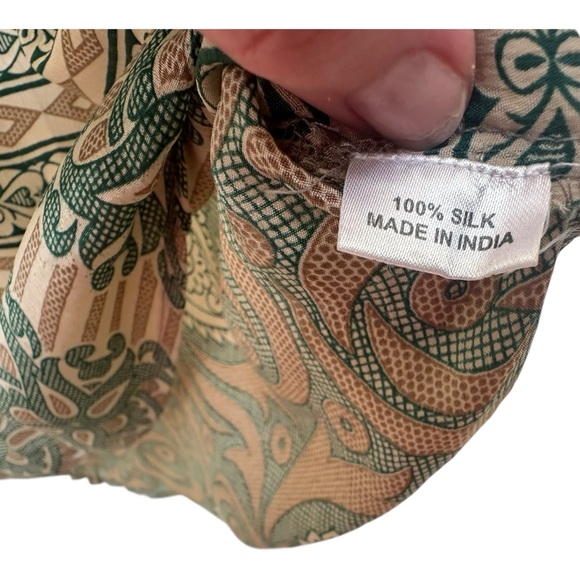 ✨ Guru Silk Paisley Top - Picture 7 of 14